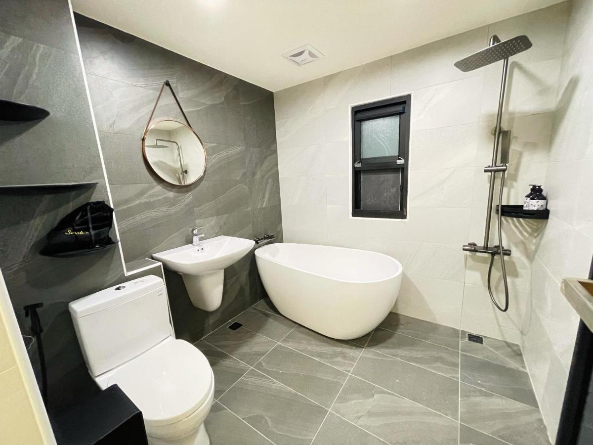 Six Seasons Inn - Qian He Tainan Esterno foto