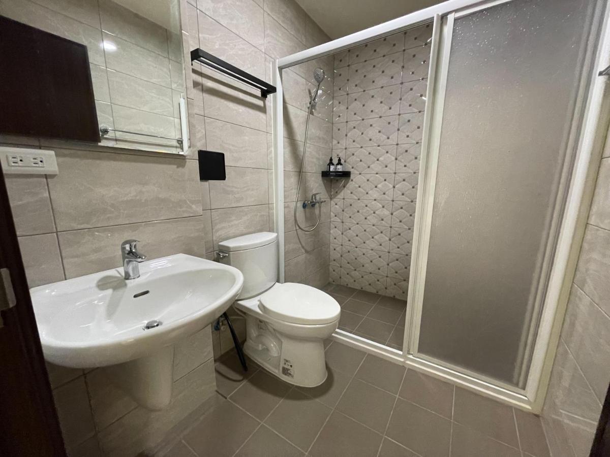 Six Seasons Inn - Qian He Tainan Esterno foto