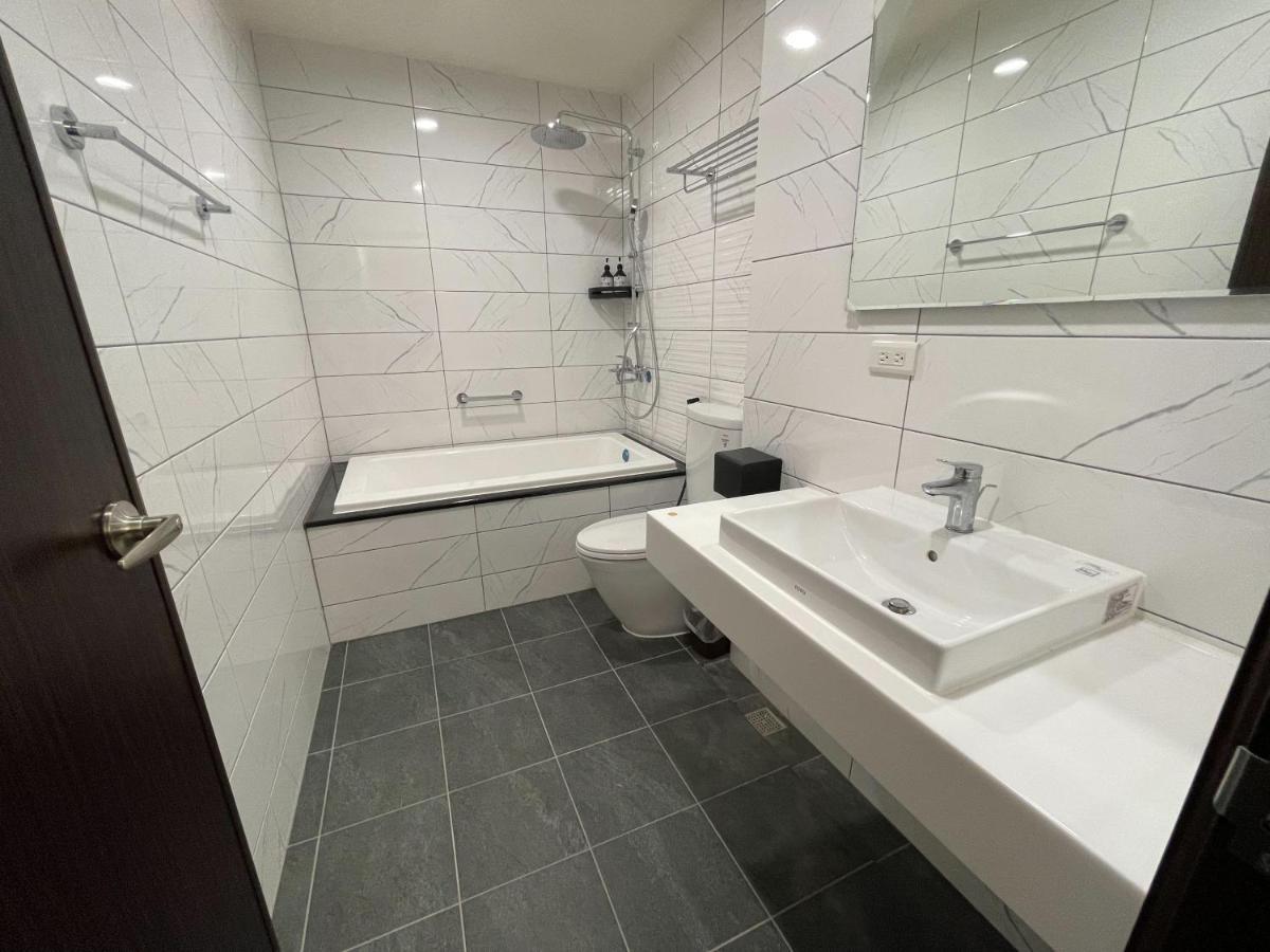 Six Seasons Inn - Qian He Tainan Esterno foto