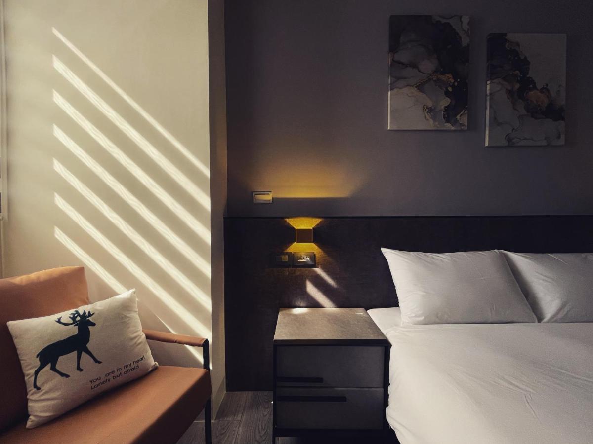 Six Seasons Inn - Qian He Tainan Esterno foto