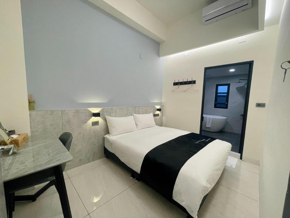 Six Seasons Inn - Qian He Tainan Esterno foto