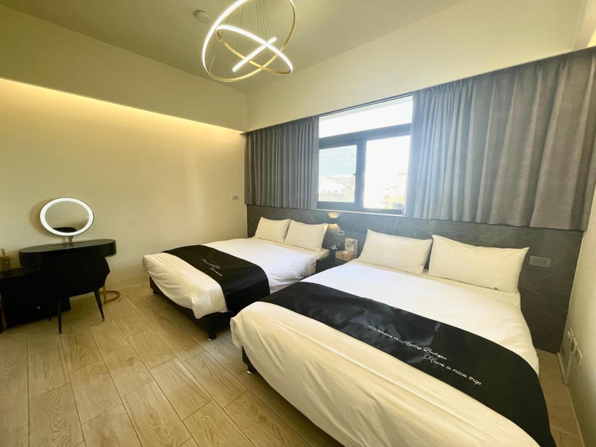 Six Seasons Inn - Qian He Tainan Esterno foto