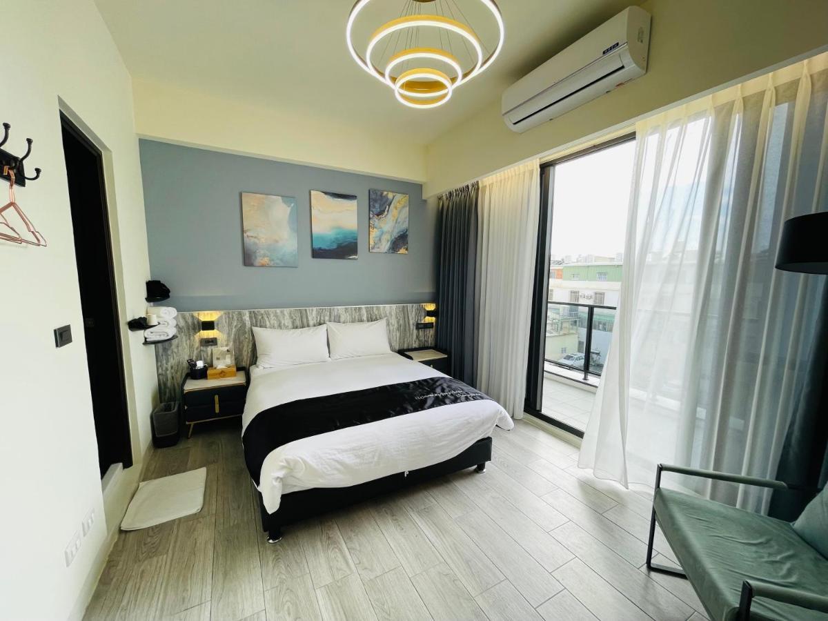 Six Seasons Inn - Qian He Tainan Esterno foto