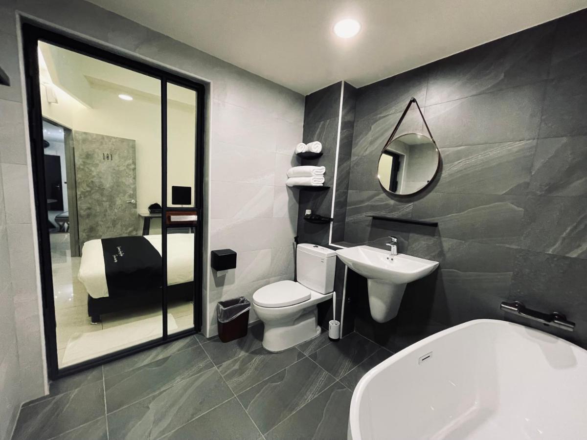 Six Seasons Inn - Qian He Tainan Esterno foto